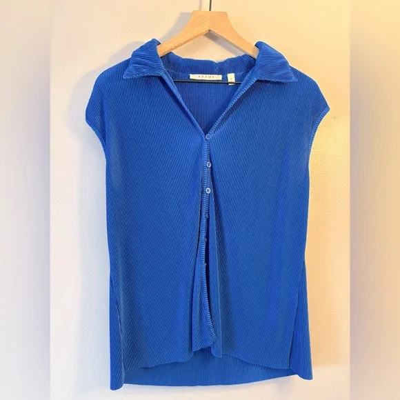 Cyrus Blue Ribbed Sleeveless Button-Front Blouse - Picture 2 of 5
